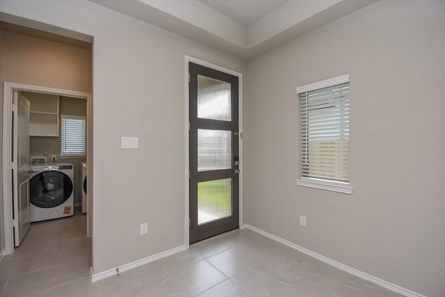 Foto del edificio - 8930 Field Daisy Ct