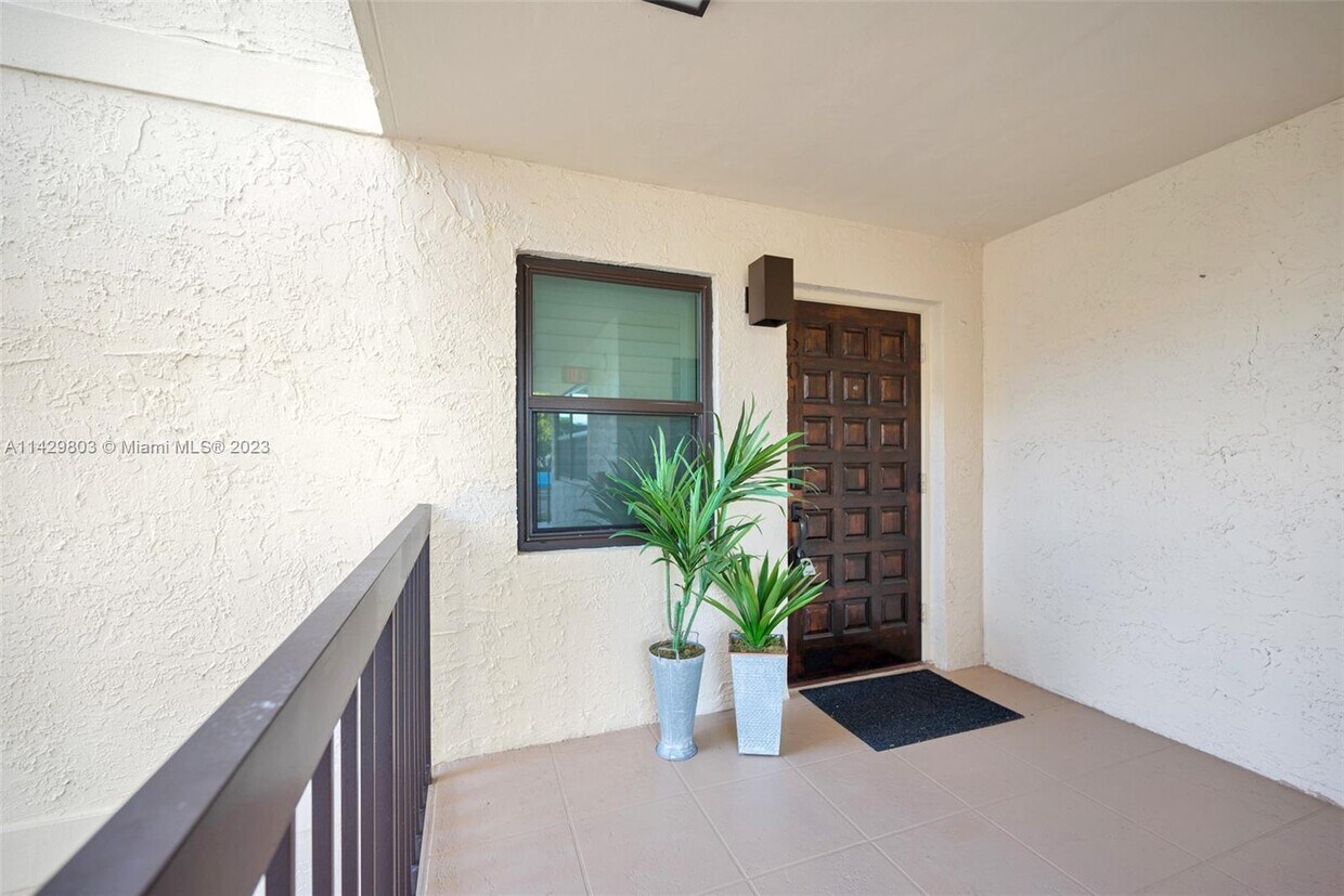 Primary Photo - 372 Golfview Rd