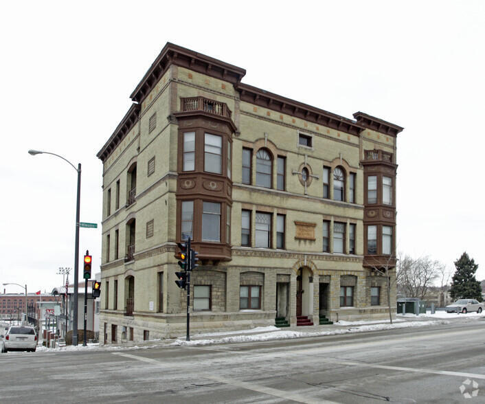 Primary Photo - 1305 N Milwaukee St