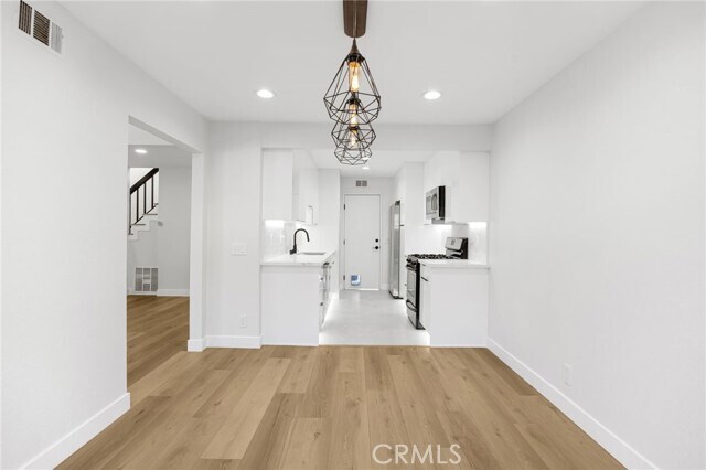 Foto del edificio - 7435 Shadyglade Ave