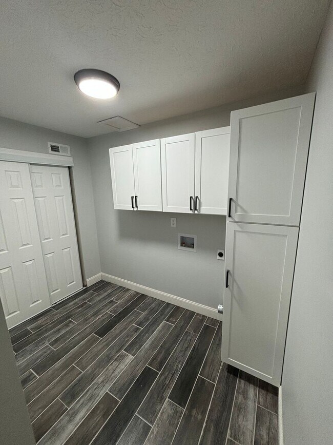 Foto del edificio - 3237 Summerhill Ln