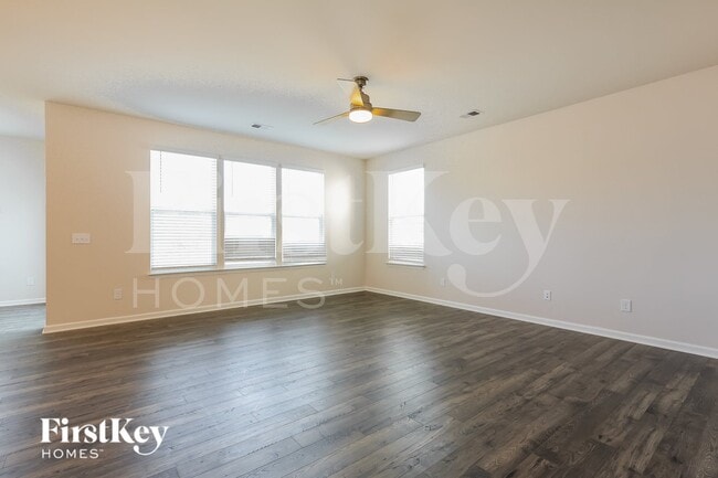 Building Photo - 557 Hillpark Ln