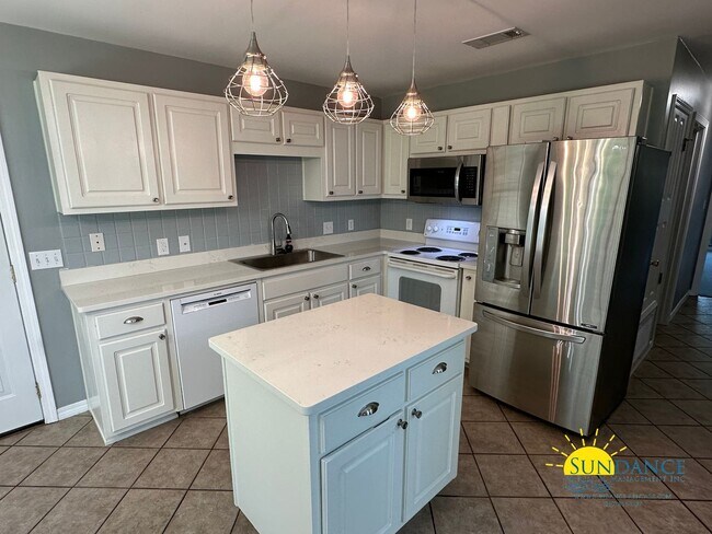 Building Photo - Picture-Perfect Home in the Heart of Gulf ...