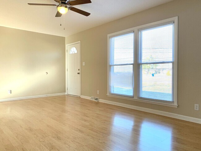 Foto del edificio - 498 Bunker Hill Rd