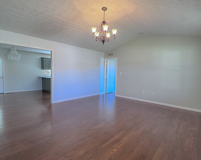 Building Photo - 330 Lisa Bella Ln