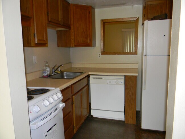 Building Photo - 3499 Kenbrooke Ct