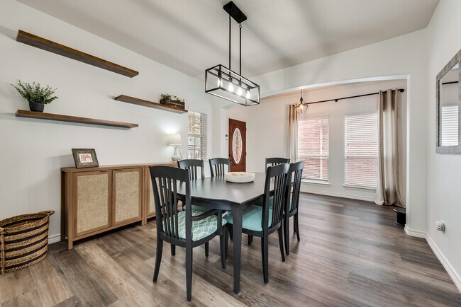 Building Photo - 430 Marshall Way