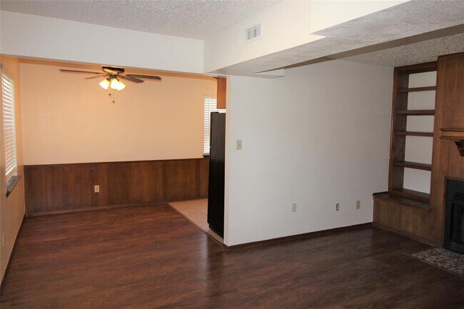 Foto del edificio - 300 Chalmette Dr