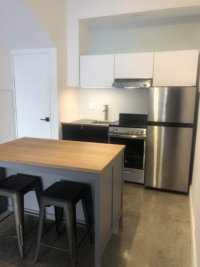 Building Photo - 1429 Elm St