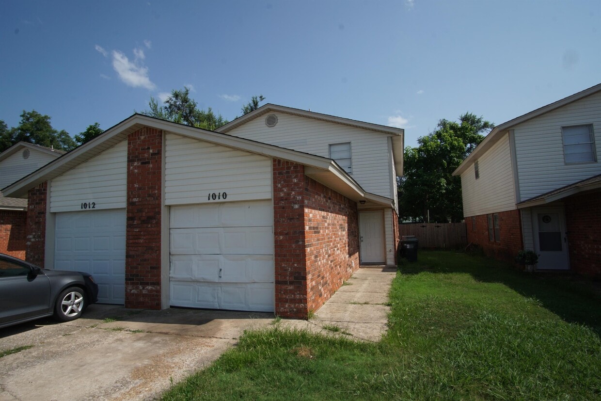 Photo - 1010 E Main St (Norman, OK)