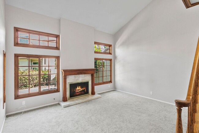 Foto del edificio - Spacious Huntington Beach Townhome