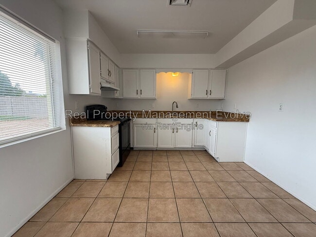 Foto del edificio - 9248 W Mescal St