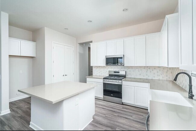 Foto del edificio - Stunning 4 Bedroom/3 Bath Single Level Hom...