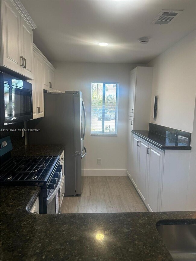 Foto del edificio - 8880 SW 23rd St
