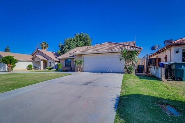 Foto del edificio - Spacious Home in SW Bakersfield!