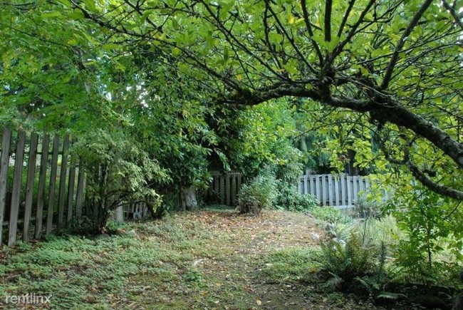 Building Photo - 3 br, 2.5 bath House - 220 Mt. Si Place NW