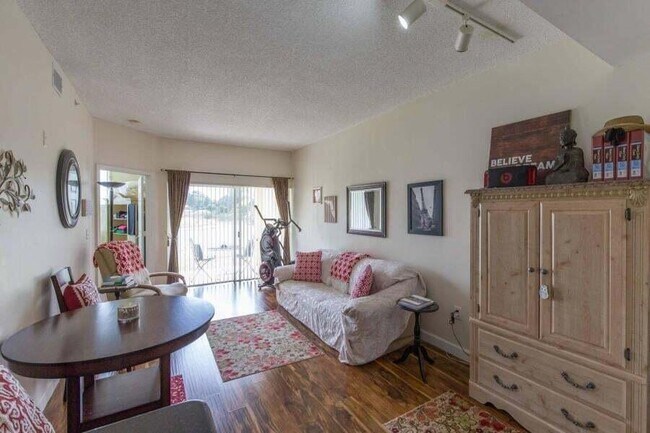 Building Photo - 2100 Greenview Shores Blvd