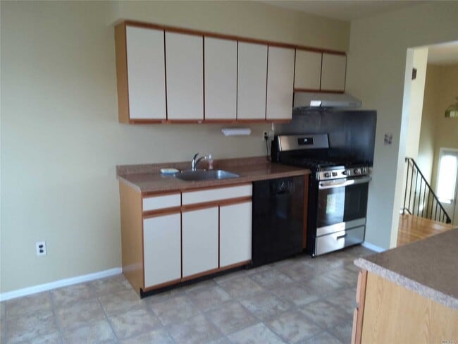 Building Photo - 62 Sandy Hollow Dr