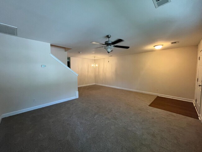 Building Photo - 479 Truman Dr