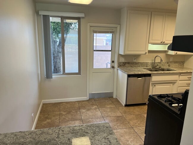 Foto del edificio - Charming 1 Bedroom unit, completely remode...