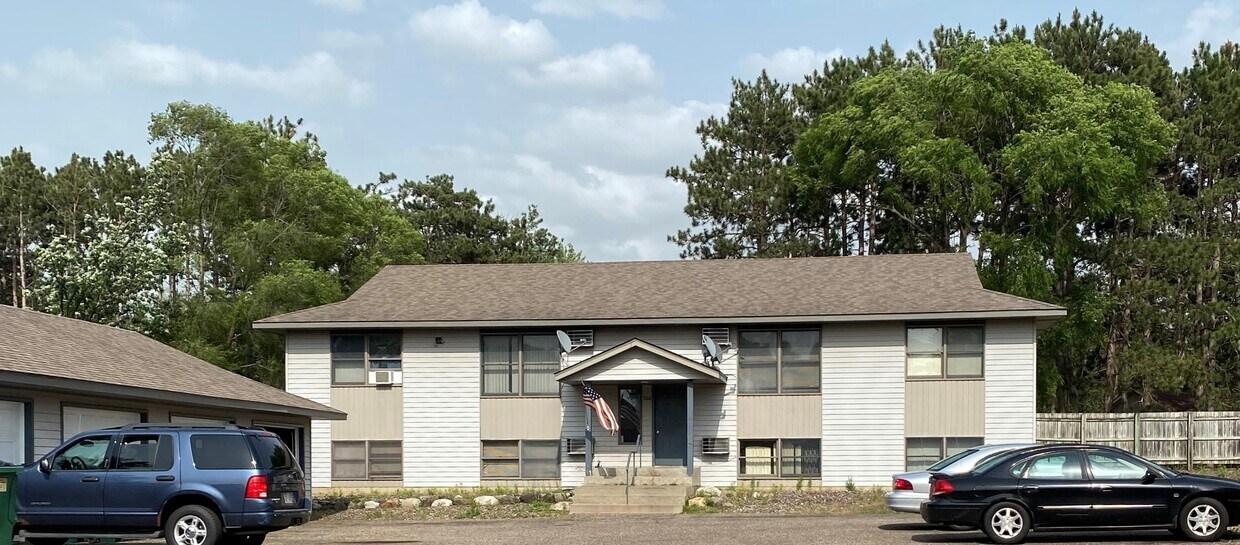 704 8th St N Unit 1, Hudson, WI 54016 Apartments in Hudson, WI