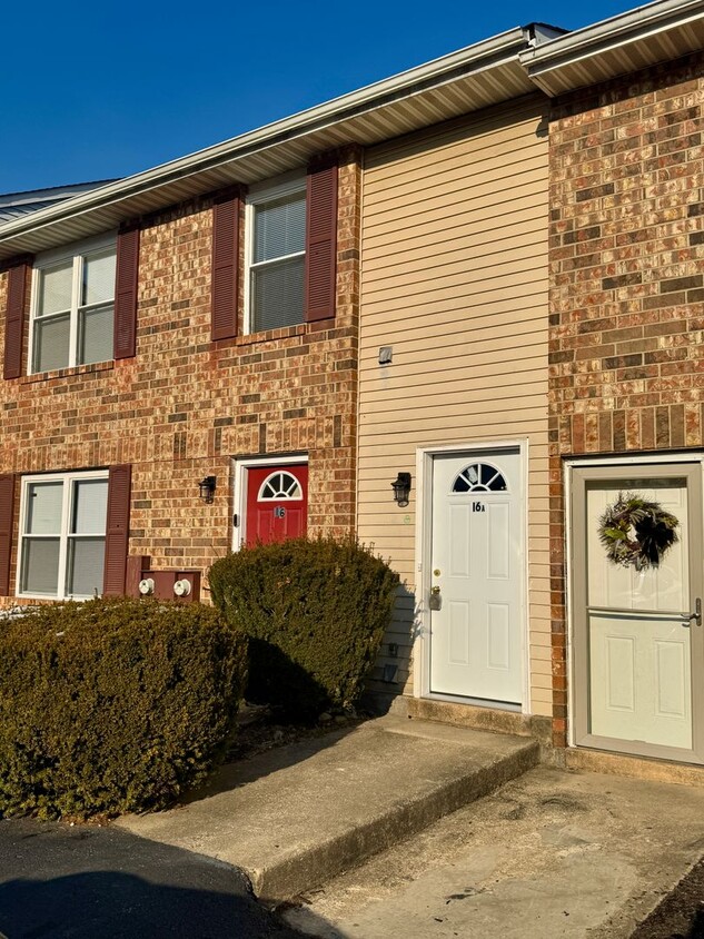 Primary Photo - 16 Revelle St