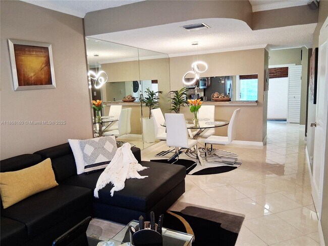 Building Photo - 7827 Sanibel Dr