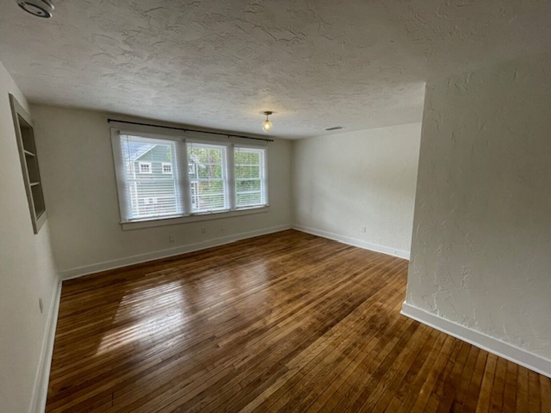 Primary Photo - Recently Renovated 2 Bedroom Apartment in ...