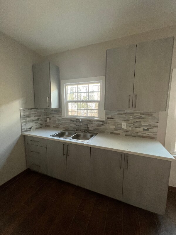 Foto del edificio - 4145 Garthwaite Ave