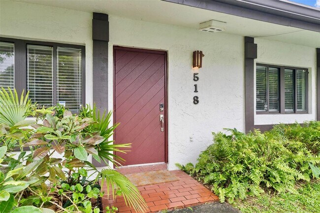 Foto del edificio - 518 NE 199th Ln