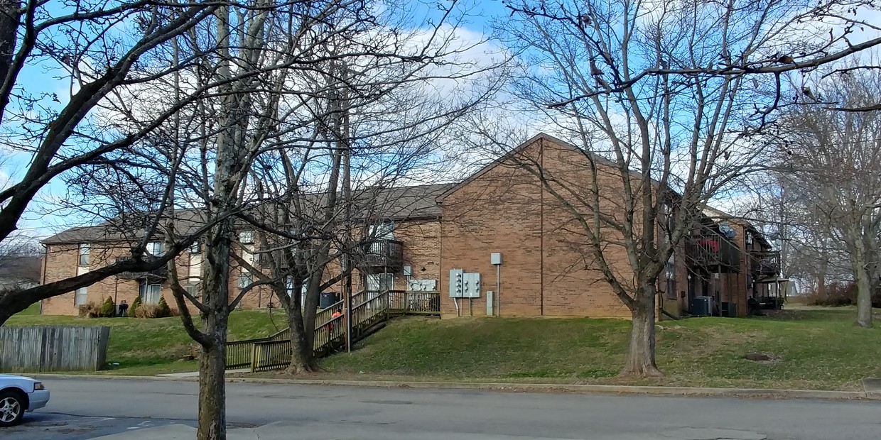1,2 and 3 bdrm apts - Simpsonville Ky - 300 Meadow Ridge Dr
