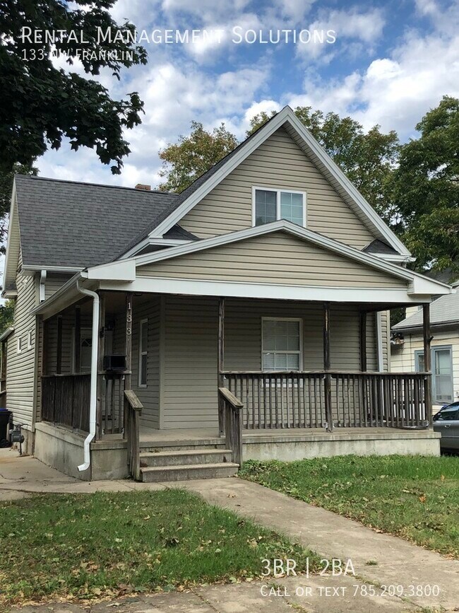 Building Photo - *MOVE IN SPECIAL* 133 NW Franklin- 3 BED/1...