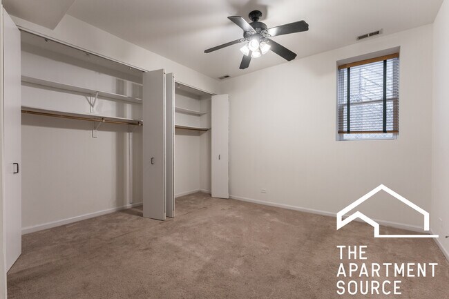 Building Photo - 4072 N Sheridan Rd