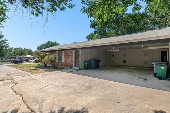 Foto del edificio - 2716 St Edwards Cir