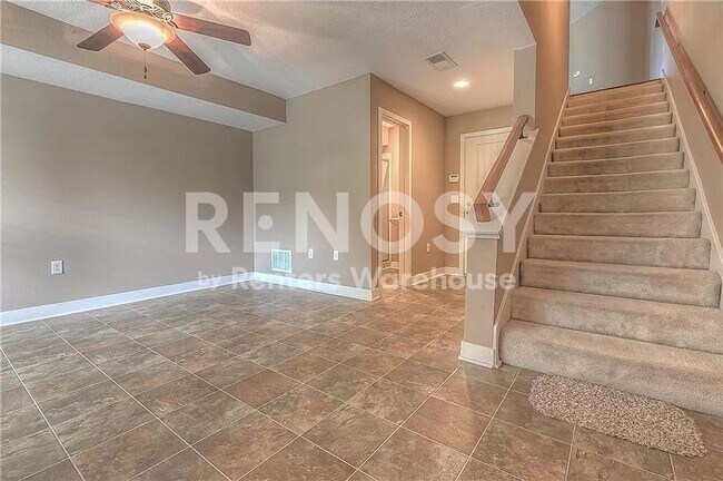 Foto del edificio - 3 Bedroom / 3.5 Bath Townhouse Near KU MED -  Available in August