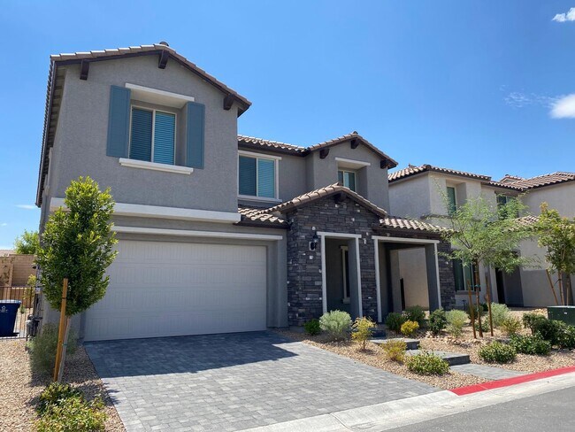 Foto del edificio - 5 Bed Home with Loft, Solar & 3-Car Tandem Garage | 3,122 Sq Ft