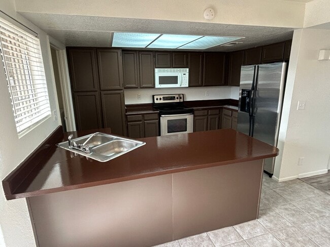 Building Photo - 5827 N 59th Dr