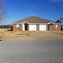 Building Photo - 330-330 Graystone Cir