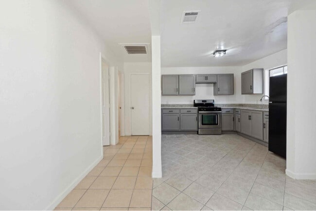 Building Photo - 812 Zachry Dr