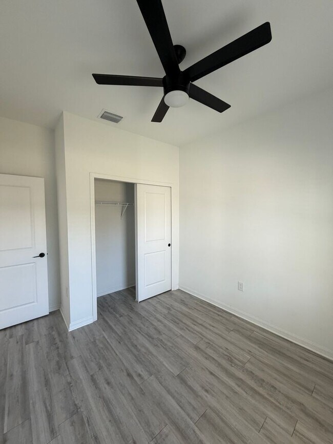 Foto del edificio - 1147 Edgerton Ave