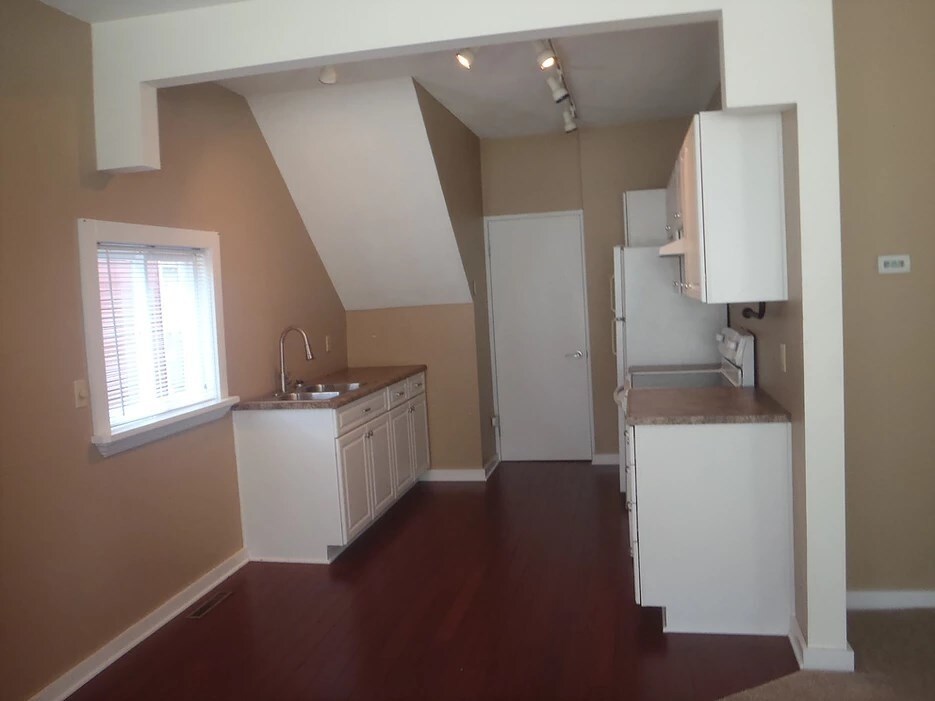 Primary Photo - 524 W 8th St