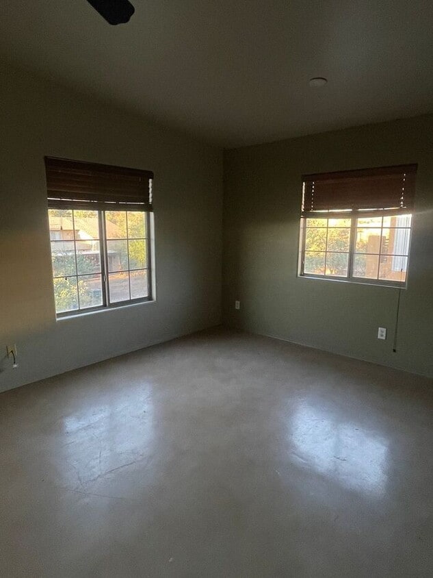Foto del edificio - 3 bedroom 2 bath