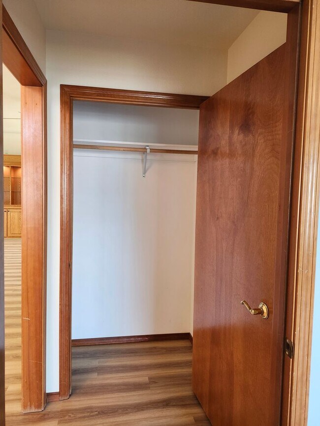 Building Photo - New Listing in a Beautiful Location in a Golf Community