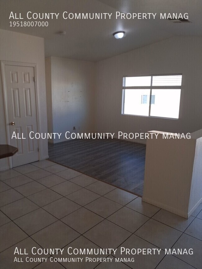 Foto del edificio - 7256 Murray Ln
