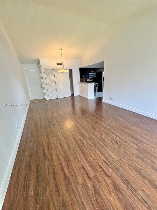 Foto del edificio - 8955 Wiles Rd