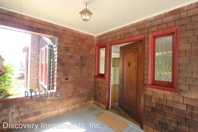 Building Photo - 4 br, 2.5 bath House - 1308 Arch St.