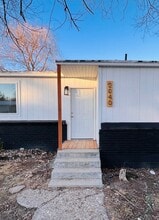 Building Photo - 2040 Sessions St