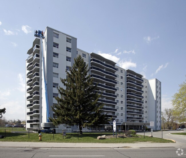 Foto principal - 2570 Kingston Road