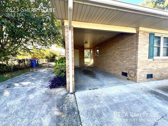 Foto del edificio - 2623 Sherry Ln