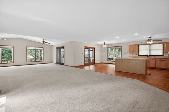 Building Photo - 3523 Hilltop Dr